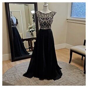 Black sleeveless/cap sleeve beaded chiffon Aline prom dress_Excellent Condition